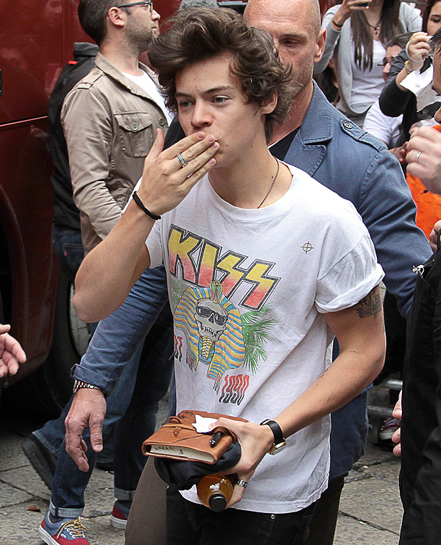 harry styles kiss shirt